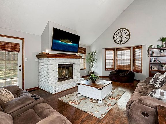4th image of 10837 Rowland Ct