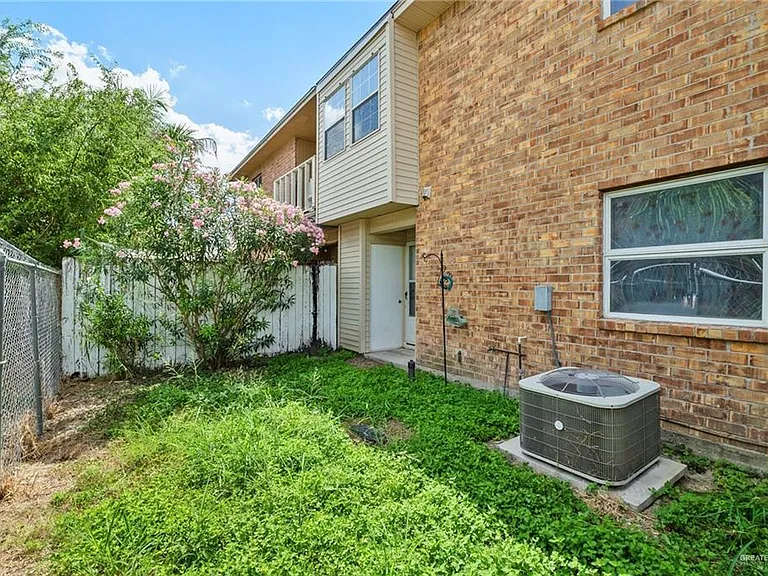 1511 Evergreen Ave — Photo 15
