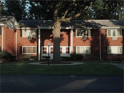 1st image of 9 Manor Dr