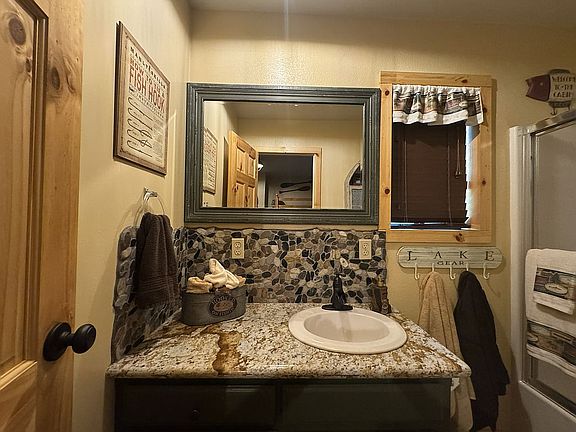 3rd image of 41031 Windwood Ln