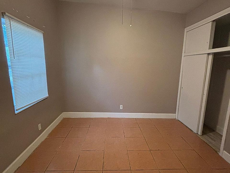 2nd image of 424 NW 15th Ter APT 1