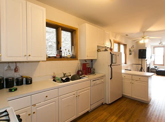 3rd image of 1243 W Erie St APT 02