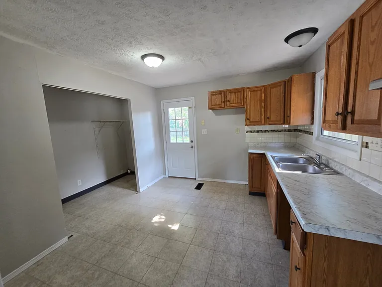 7431 Sabre Ave — Photo 7