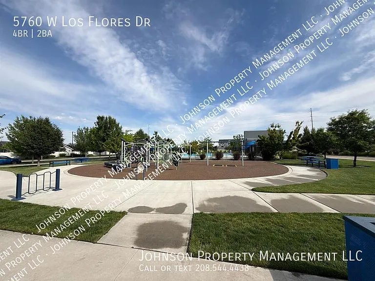 5760 W Los Flores Dr — Photo 2