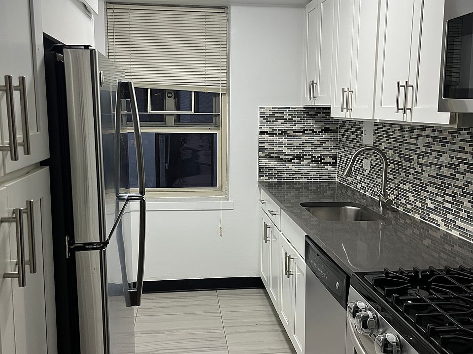1st image of 18804 64th Ave APT 7I