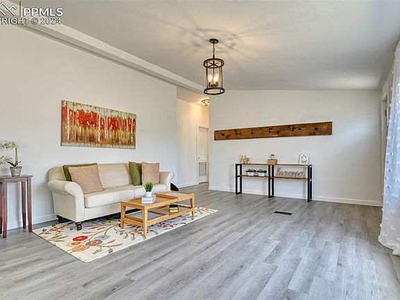 4th image of 13930 Whistling Hills Ln
