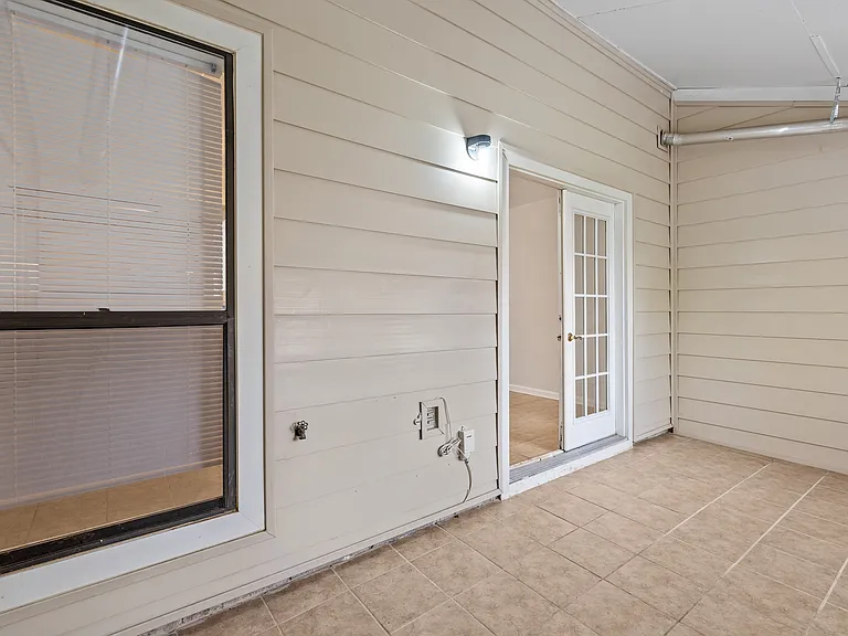405 Falling Ln #1 — Photo 34