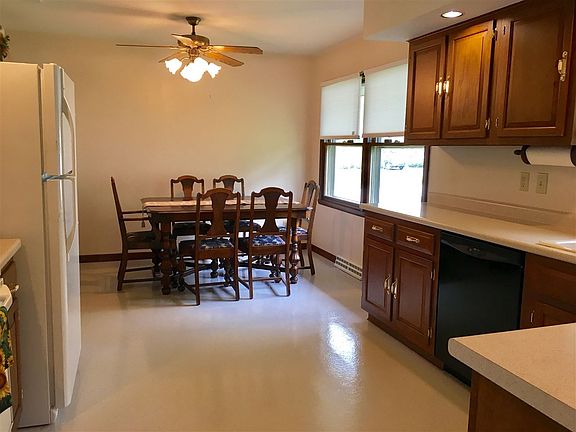 4th image of 2783 Panorama Dr