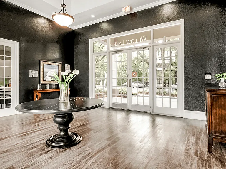 Willow Lake Apartments — Photo 4