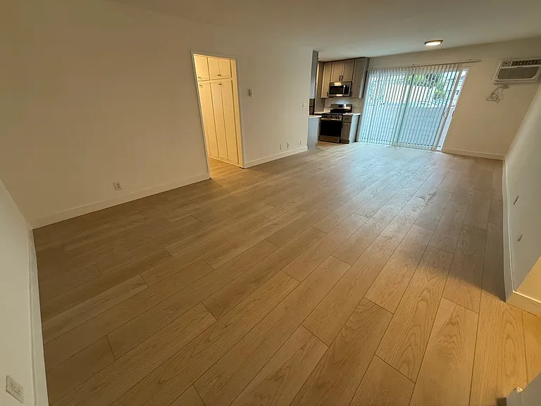 10760 Rose Ave. — Photo 8