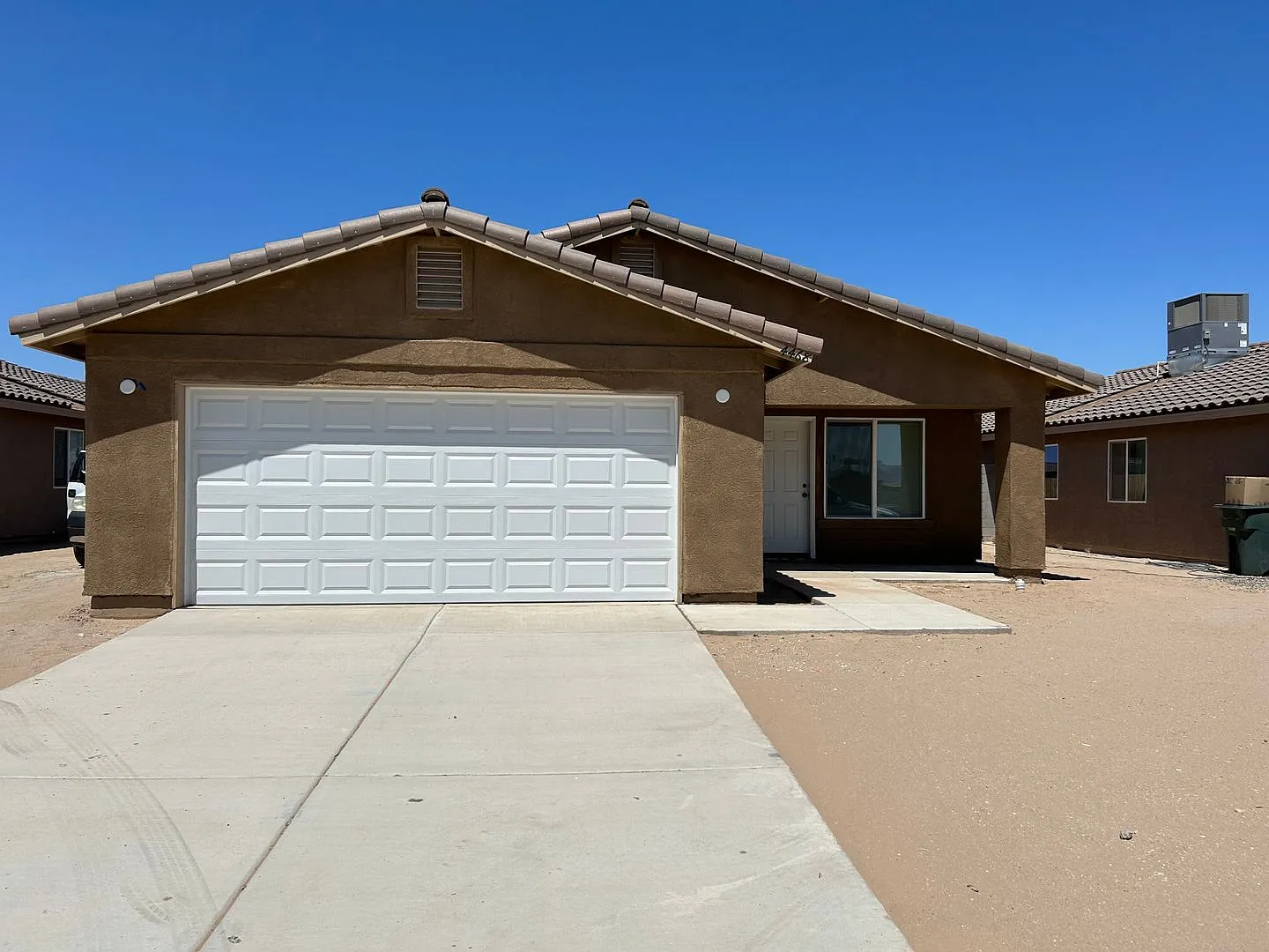 Desert Sands Pool Home — Photo 1