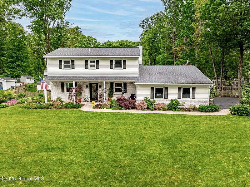 2nd image of 26 Heritage Lane