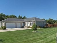 1st image of 236 Chestnut Dr
