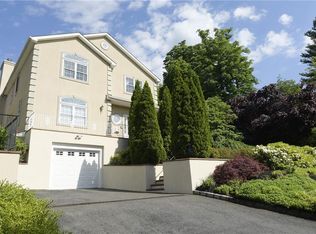 137 Parkview Ave, Bronxville, NY