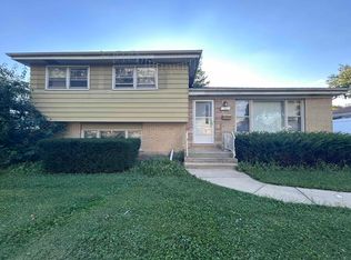 10 N Adams Dr, Addison, IL 60101