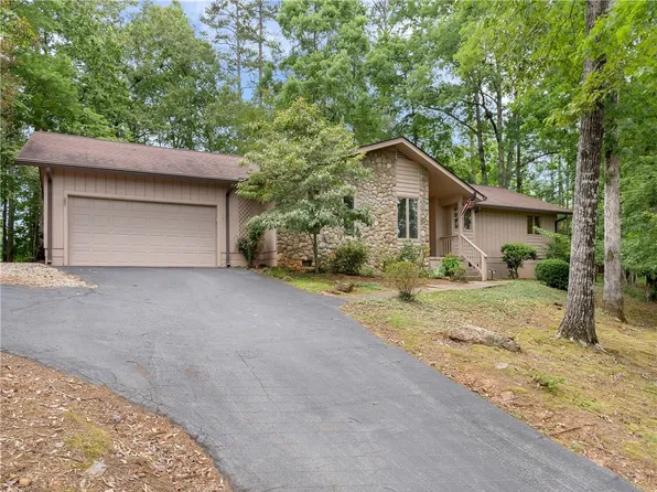 406 Long Reach Dr, Salem, SC 29676