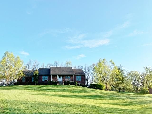 beautiful front yard 