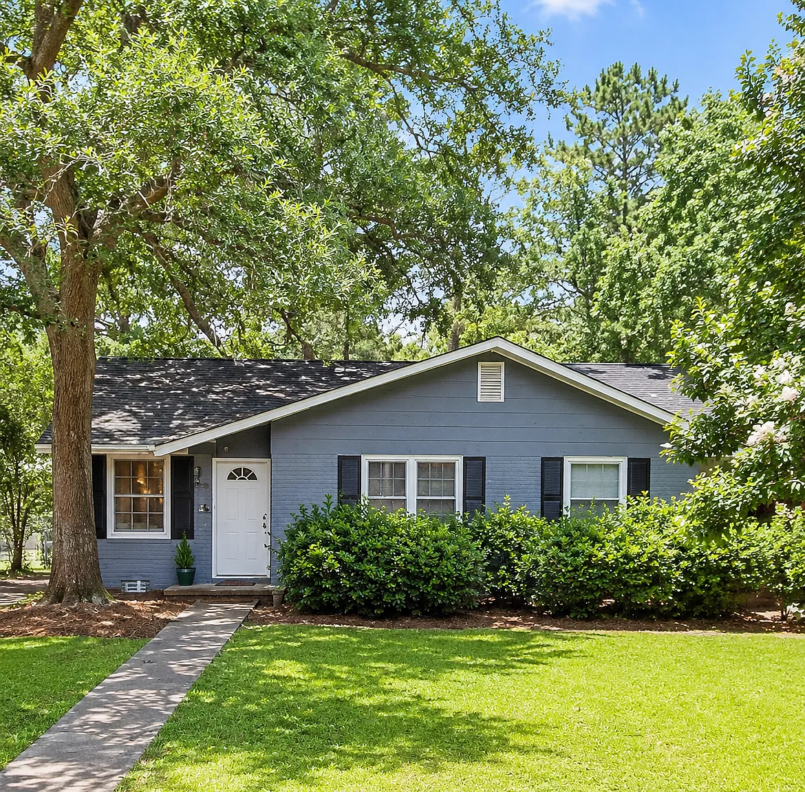 3 bed, 948 sqft, $2,400 — Photo 1