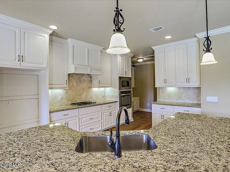 987 N Azalea Dr — Photo 9