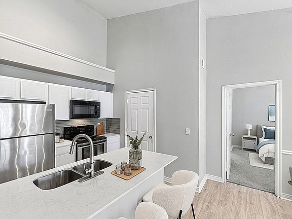 5th image of 350 Continental Dr #2-02302