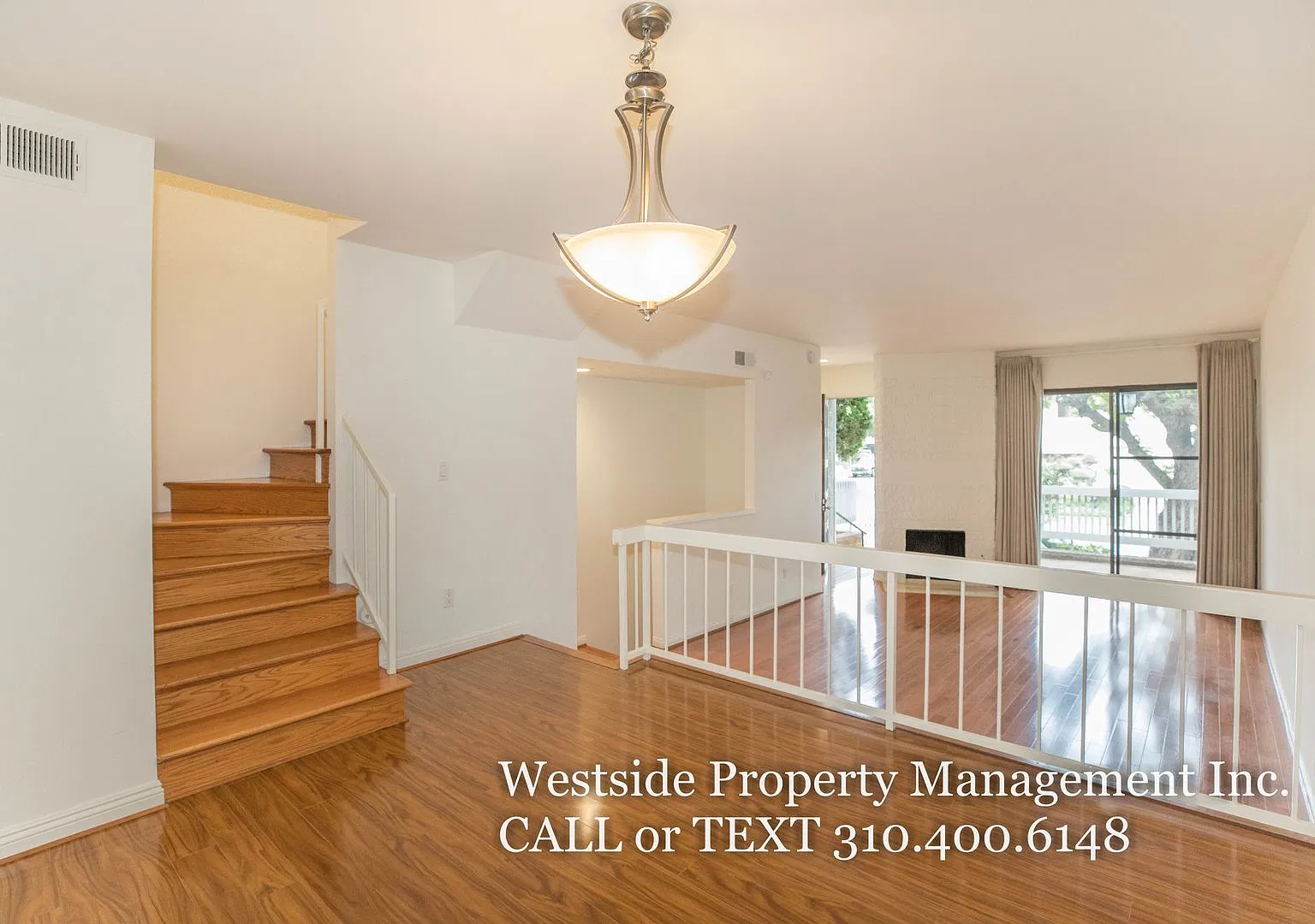 Stunning Tri Level Townhouse - West LA Neighborhood — Photo 2
