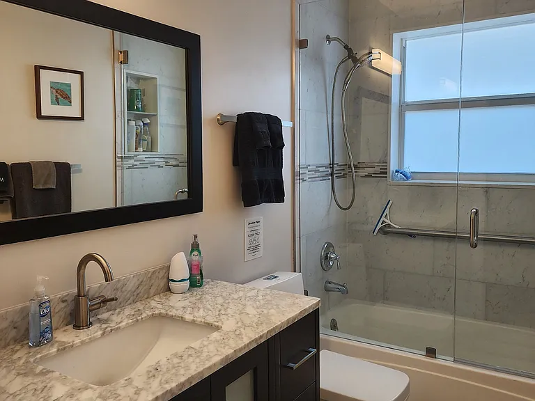 954 NE 26th Ave — Photo 15