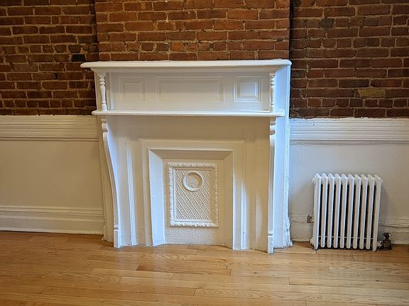 4th image of 414 W 42nd St APT 31
