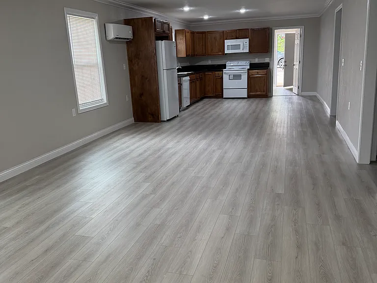 146 Roberts St — Photo 4