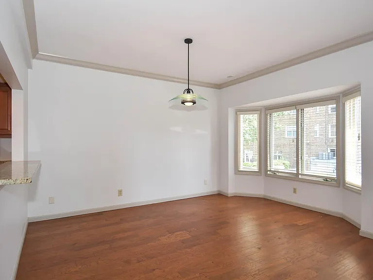 4444 Lindell Blvd #7 — Photo 13
