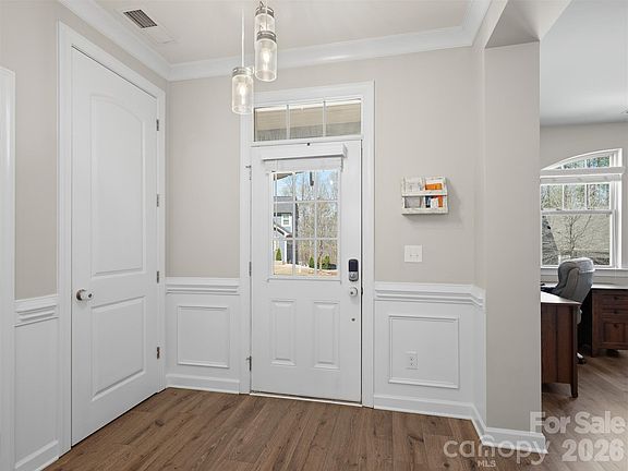 4th image of 560 Sandbar Point