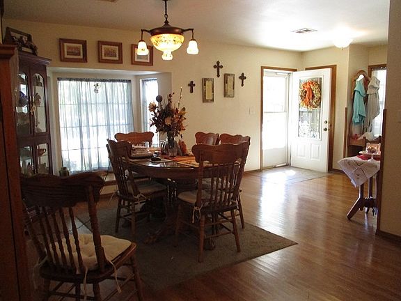 5th image of 129 Viola Ave