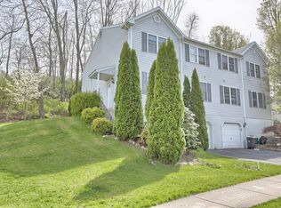 256 Bainbridge Cir, Sinking Spring, PA 19608