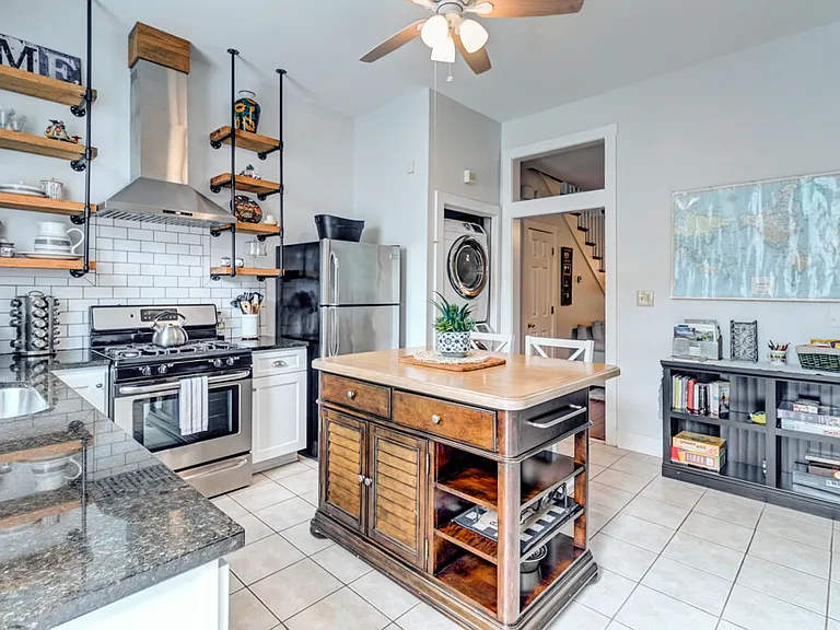 513 E Harris St — Photo 6
