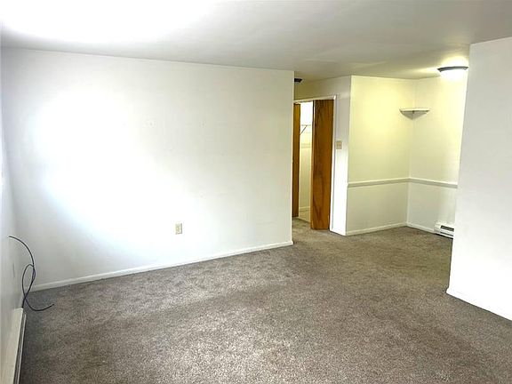 5th image of 401 Colonial Dr
