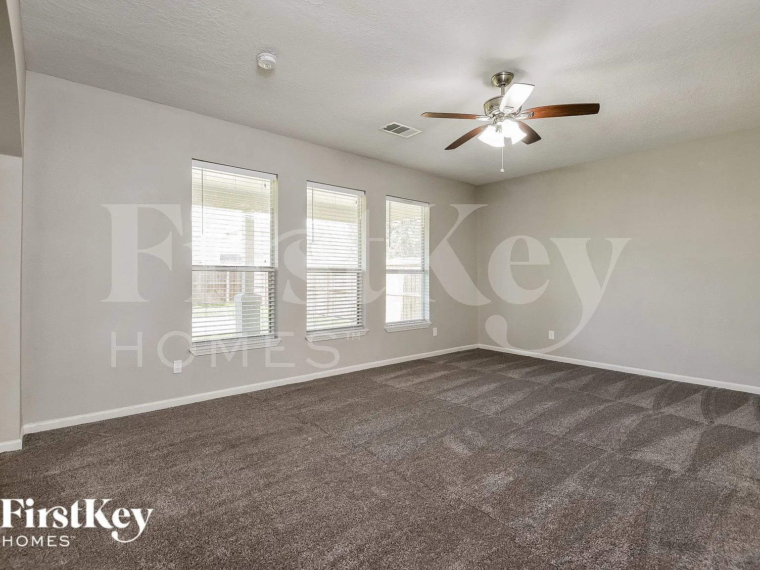 3 bed, 2.5 bath, 2077 sqft, $2,270 — Photo 3