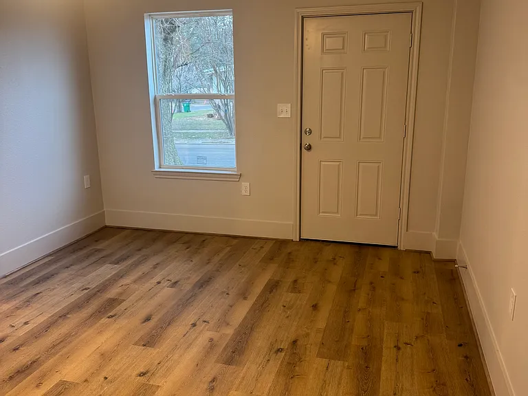 207 Laurel Ln — Photo 7