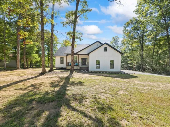 528 Saint Anthony Dr, Jamestown, TN 38556