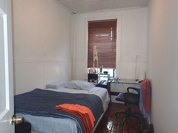 4th image of 687 Sackett St #2