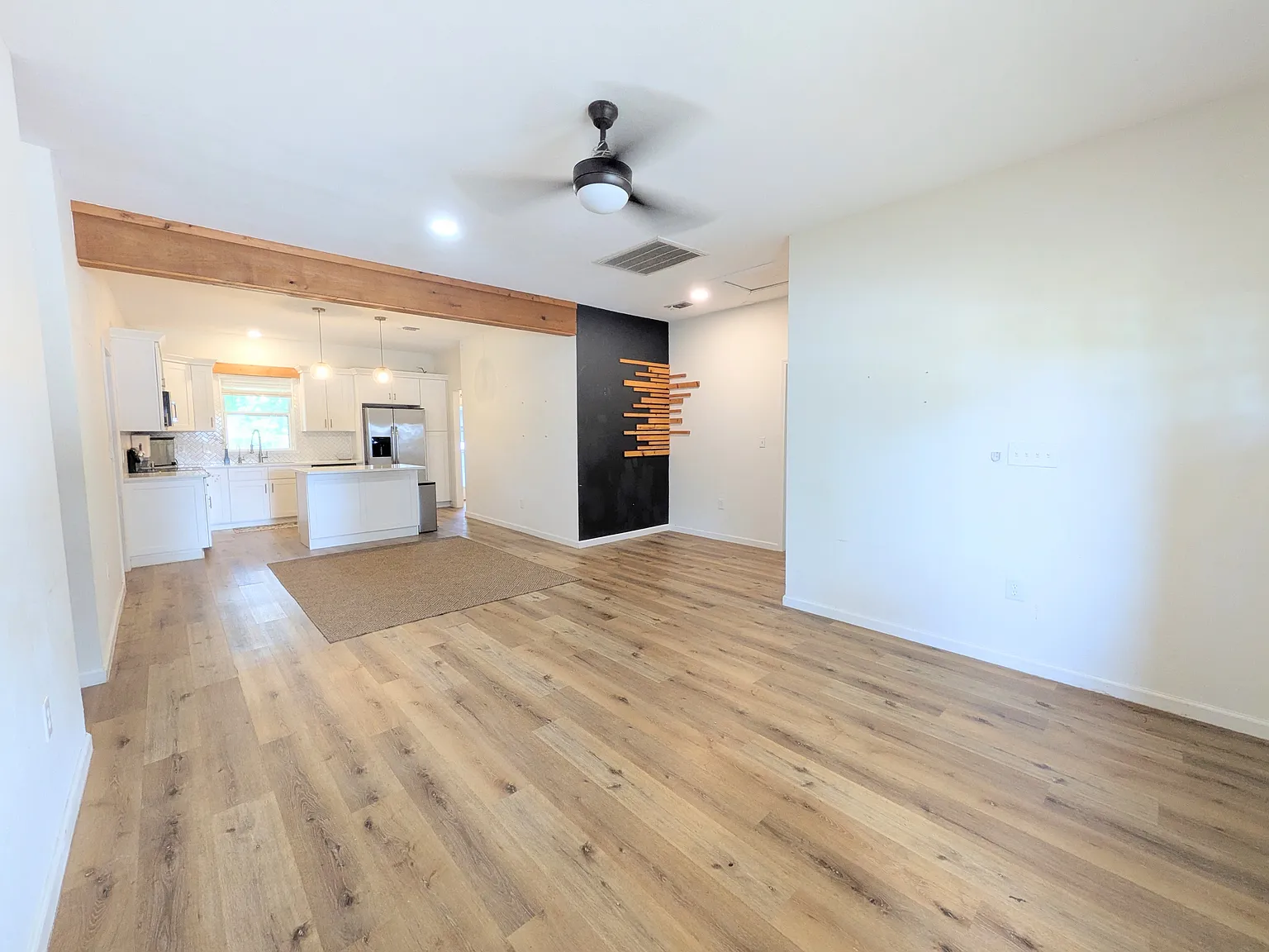 3 bed, 1254 sqft, $2,100 — Photo 3