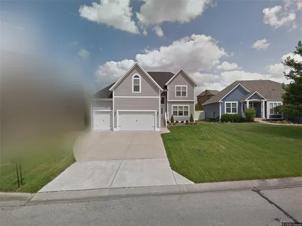 15427 S Greenwood St, Olathe, KS 66062