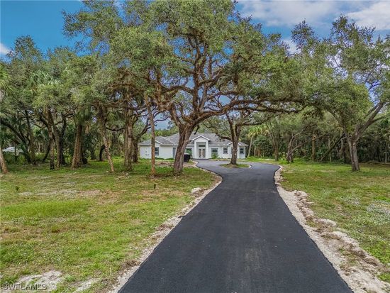 725 33rd Ave NW, Naples, FL 34120