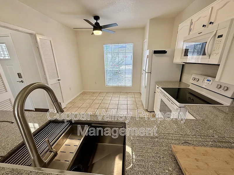 3 bed, 2.5 bath, 1514 sqft, $2,195 — Photo 3