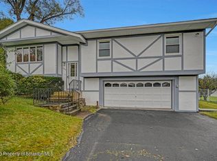 206 Appletree Ln, Clarks Summit, PA 18411