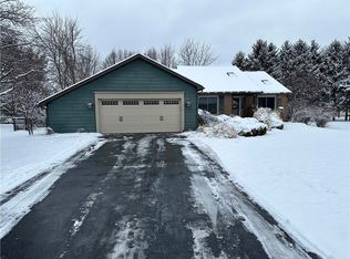 16 Highview Cir, Brockport, NY 14420