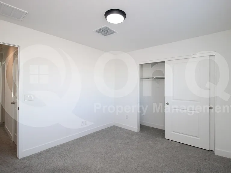 11818 S 54th Ln — Photo 18