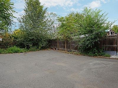 2nd image of 135 Roosevelt Ave