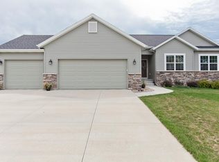 2483 Vaughn Dr, Marion, IA 52302