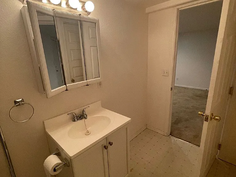 1911 Kincaid St #6 — Photo 11