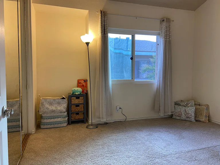 937 S Mountain Ave — Photo 4