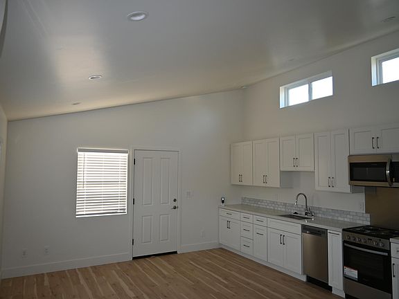3rd image of 2146 Holmes Ave